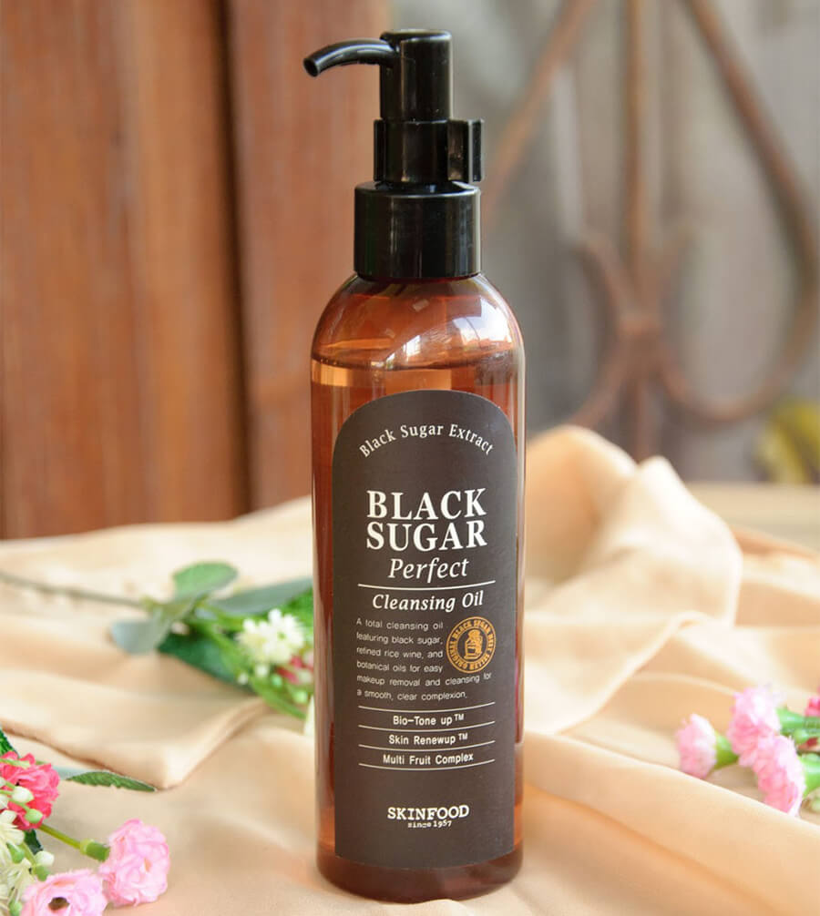 Tay trang dang dau skinfood black sugar perfect cleansing oil beauty garden 2