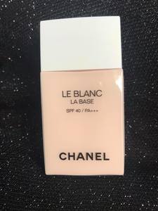  kem lót Chanel Le Blanc LA BASE SPF 40/PA +++